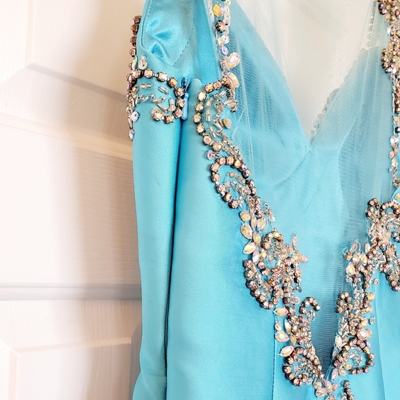 Gorgeous Mermaid Formal Gown - Picture 5 of 9